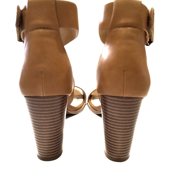 VERA WANG Cognac Block Heel Sandals - Picture 5 of 7